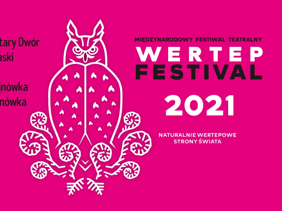 po prawej stronie na różowym tle czarno-biały napis Międzynarodowy Festiwal Teatralny Wertep Festival 2021, z lewej strony program festiwalu, po środku biała grafika przypominająca sowę
