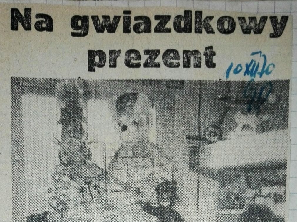 tytuł i fragment szkicu wykonany ołówkiem  stoiska z zabawkami w sklepie WSS przy ul. Waryńskiego