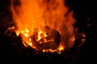 ogień palący się w piecu kowalskim
