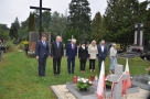 delagacja przy grobach ofiar zbrodni okupanta niemieckiego