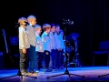 chłopcy na scenie