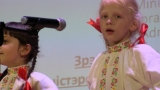 dziewczynki w białoruskim stroju