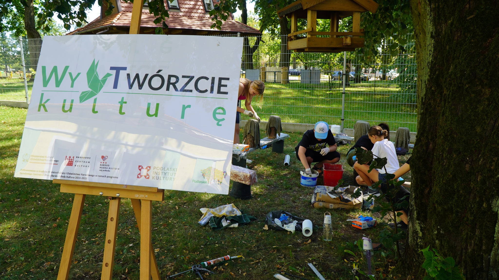 Zdjęcie przedstawia uczestników wydarzenia