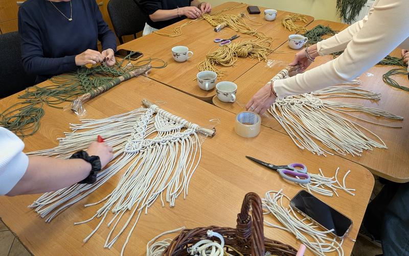 efekty warsztatów rękodzielniczych wykonane w technice makramy