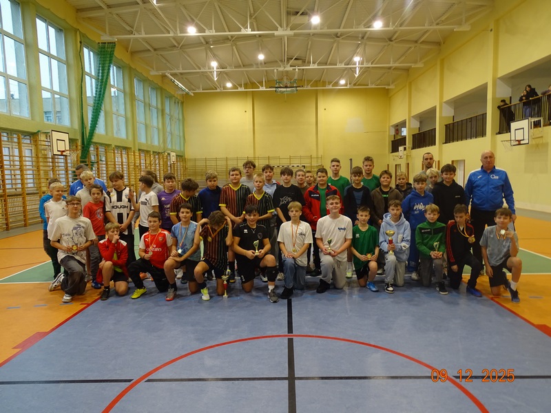 Zdjęcie grupowe uczestnik&oacute;w turnieju