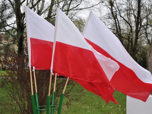 Biało - czerwone flagi