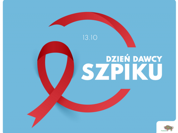 błęgkitny plakat z czerwoną wstęga i białym napisem 13.10 DZIEŃ DAWCY SZPIKU