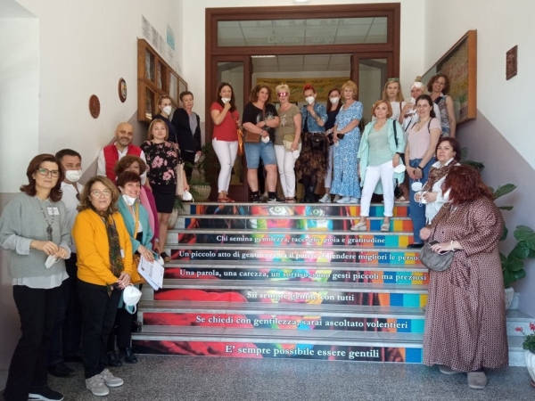 Zdjęcie pamiątkowe na schodach
