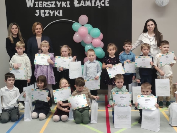 dzieci z hajnowskich przedszkoli, które wzięły udział w przeglądzie logopedycznym