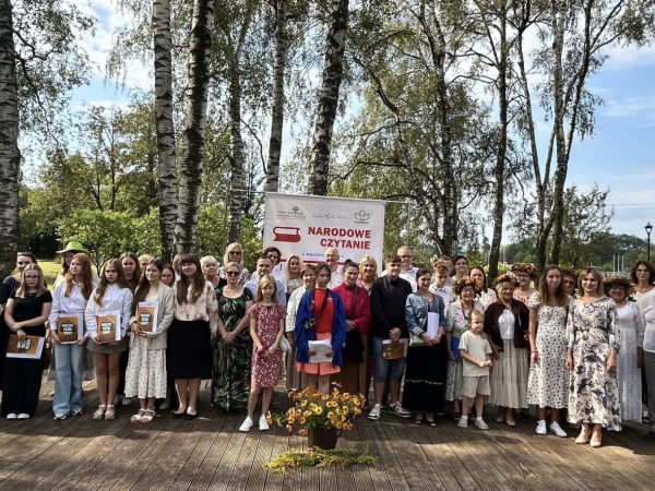uczestnicy wydarzenia Narodowego Czytania