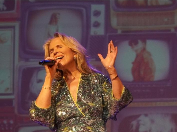 Anna Jurksztowicz występująca na scenie HDK