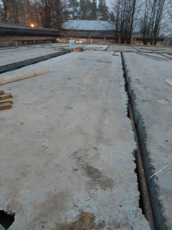 budynek domu pomocy w trakcie budowy