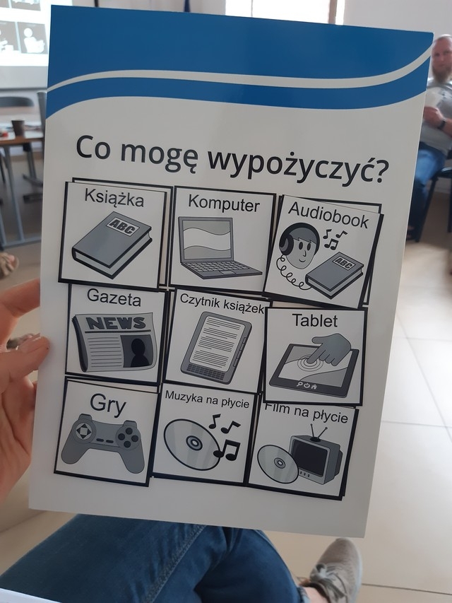 karton z pikrogramami