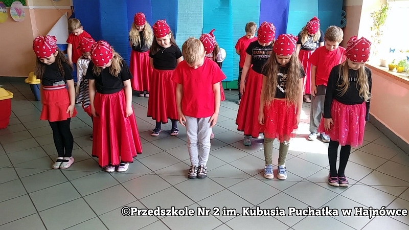 pozostałe zespoły taneczne wykonujące improwizacje taneczne do utworów bajkowych pt. "Minionki", "Smerfy", "Pszczółka Maja", "Vaiana" i wielu innych