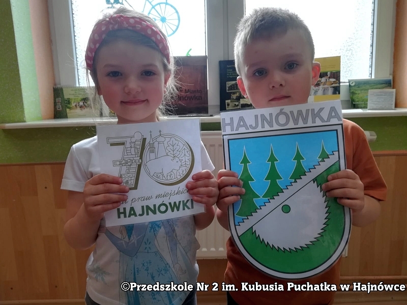 Dzieci w trakcie różnych zajęć związanych z projektem.