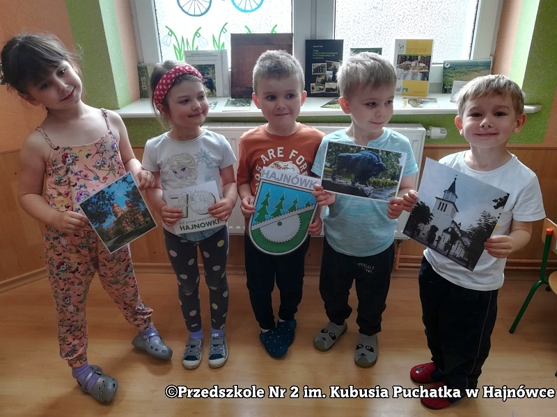 Dzieci w trakcie różnych zajęć związanych z projektem.
