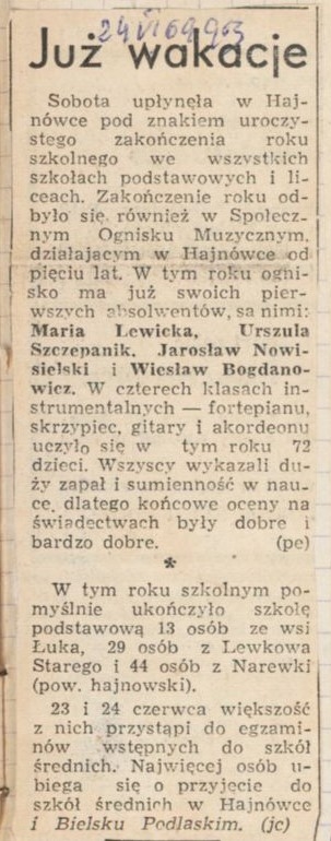 Wycinek skanu gazety. Tytuł artykułu "Juz wakacje"