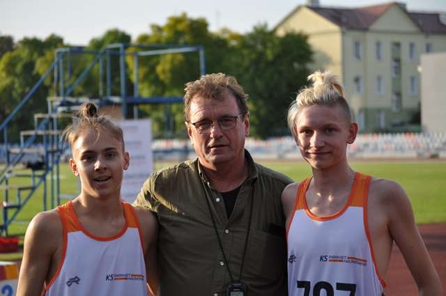 Mężczyzna i dwie kobiety.