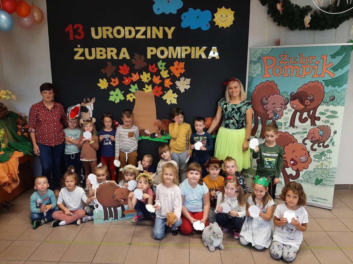 zdjęcie grupowe przedszkolaków