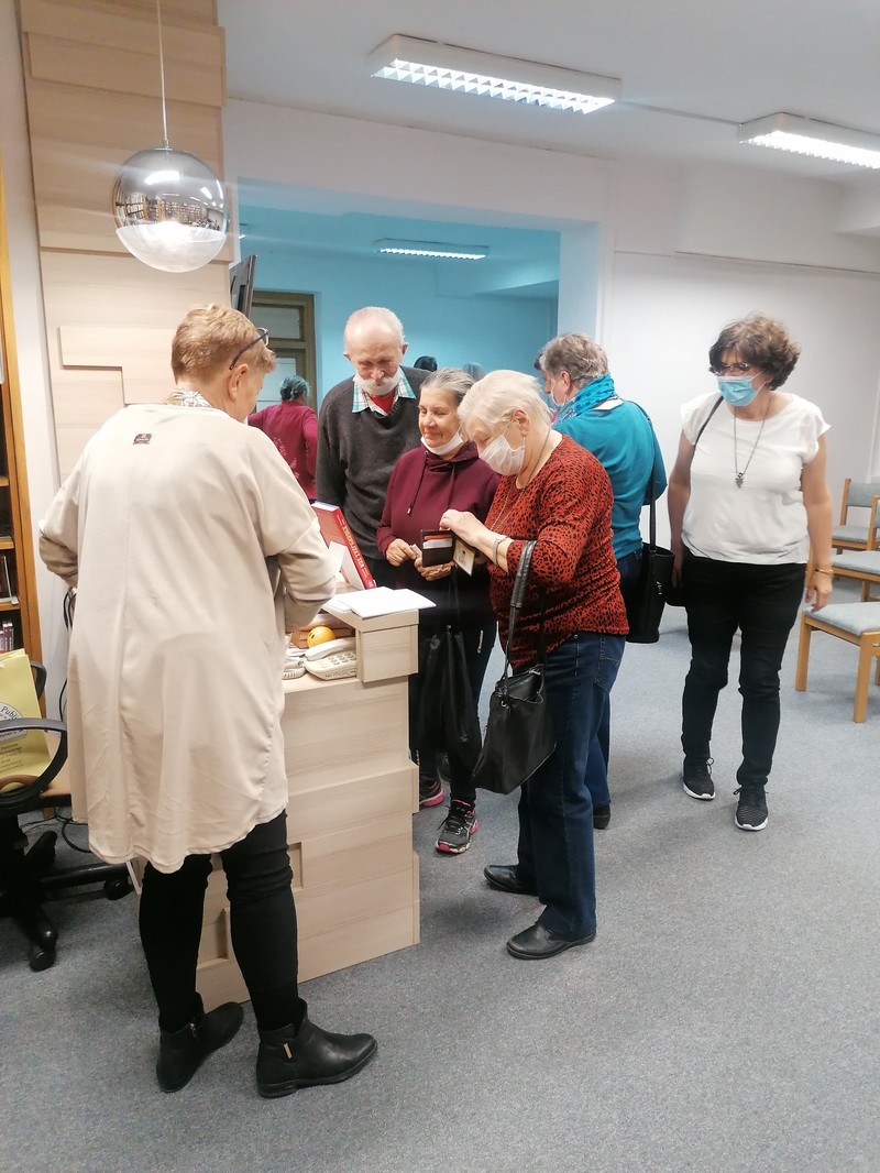 Spotkanie autorskie z Zofią Piłasiewicz - autografy