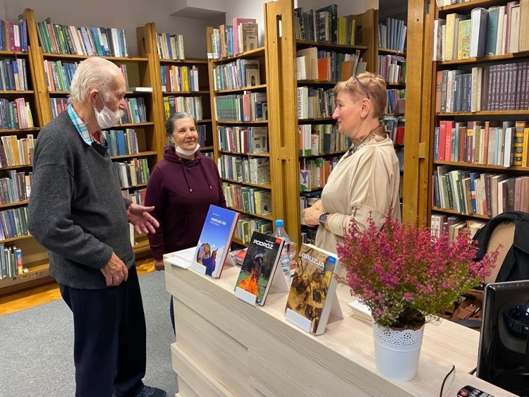 Spotkanie autorskie z Zofią Piłasiewicz - autografy