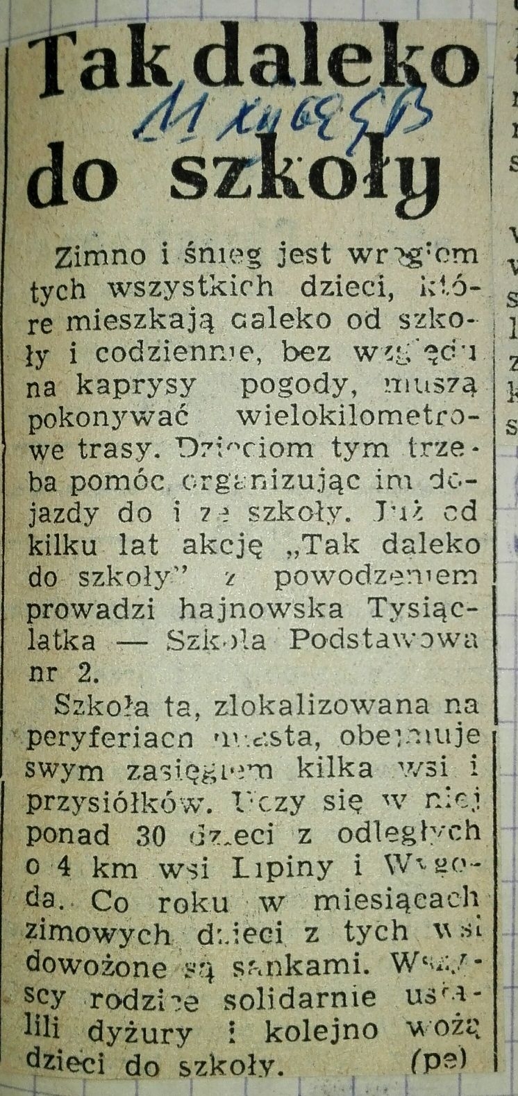 Wycinek skanu gazety. Tytuł artykułu "Tak daleko os szkoły"