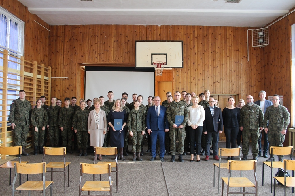 Pamiątkowe zdjęcie uczestników spotkania