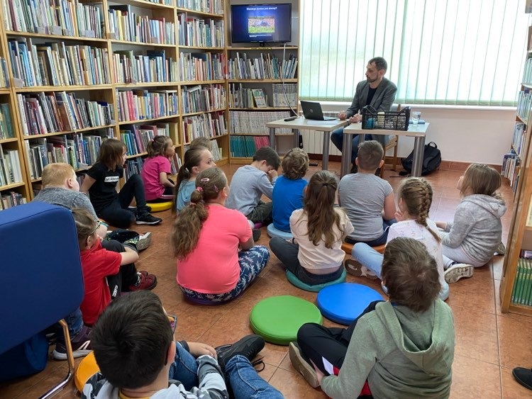 spotkanie autora z dziećmi w bibliotece