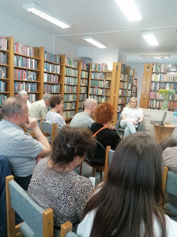 Czytelnicy podczas spotkania z autorką