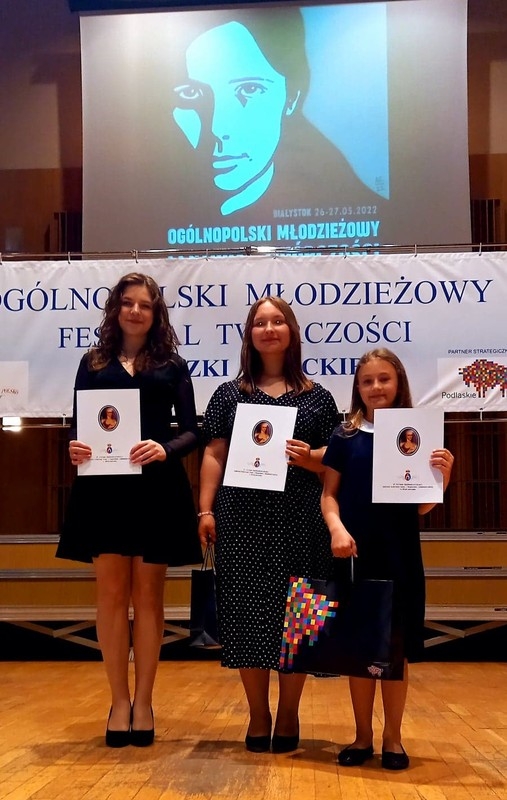 laureatki z dyplomami