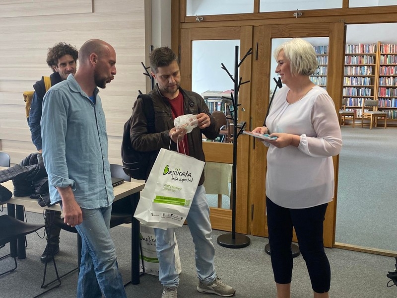 Wizyta partnerów z Włoch w Miejskiej Bibliotece Publicznej w Hajnówce