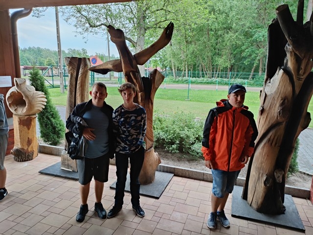 Zwiedzanie - drewniane rzeźby