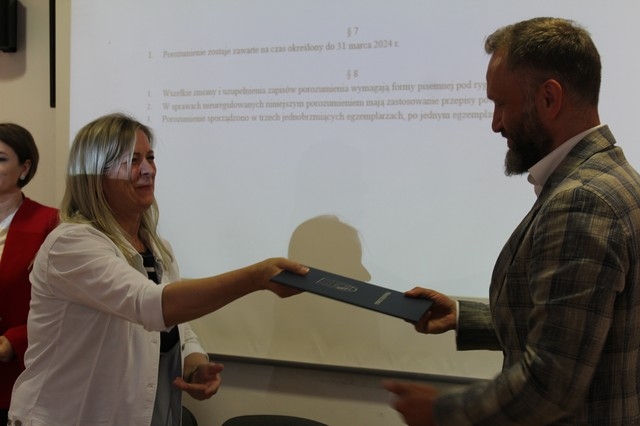 Wicestarosta składa podziękowania dyrektorom szkół