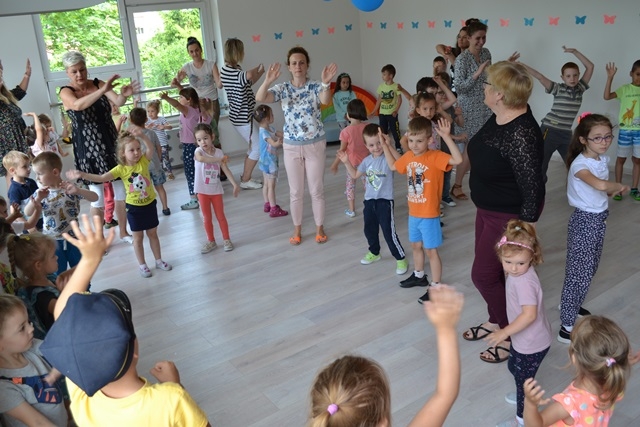 Wakacyjne zabawy taneczno –ruchowe