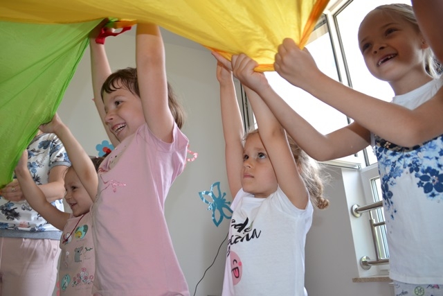 Wakacyjne zabawy taneczno –ruchowe