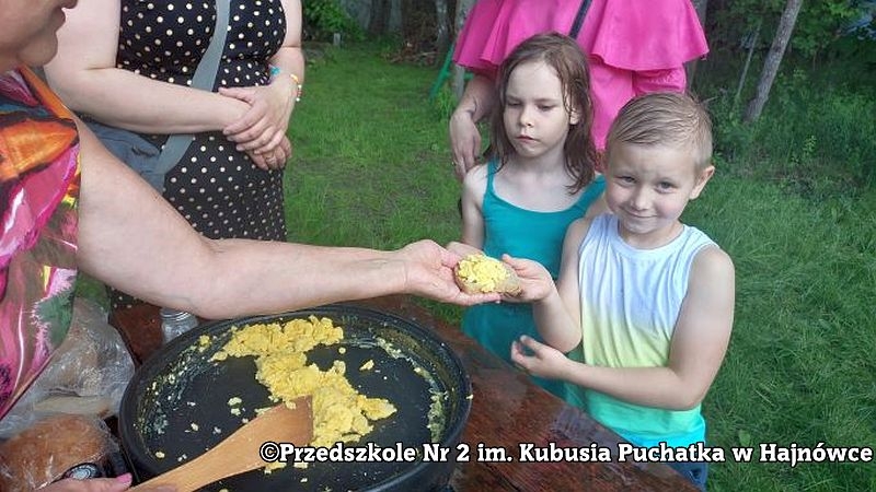 Uroczyste zakończenie roku przedszkolnego w grupie "Puchatki" z Przedszkola Nr 2 im. Kubusia Puchatka w Hajnówce