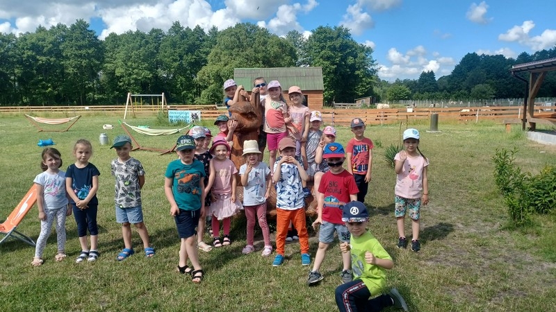 Jaskółki i Sówki z Przedszkola nr 1 karmiły alpaki