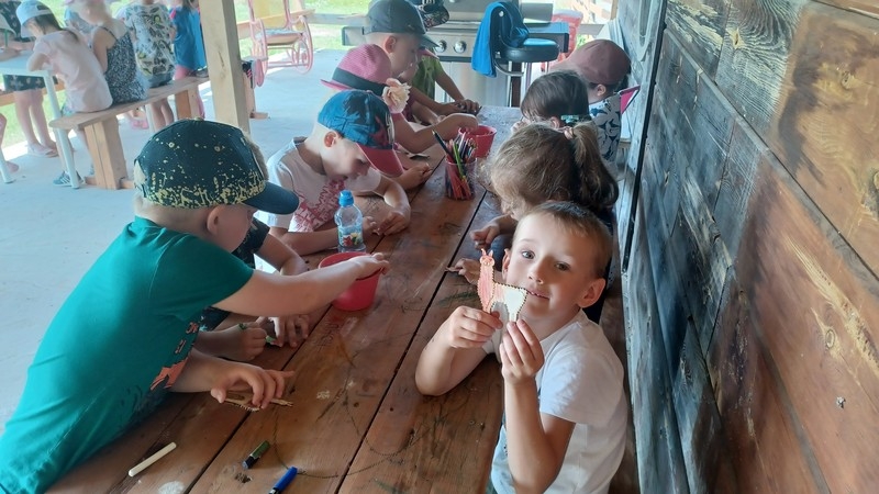 Jaskółki i Sówki z Przedszkola nr 1 karmiły alpaki