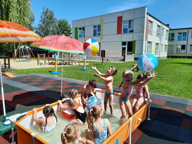 Basenowe szaleństwa przedszkolaków
