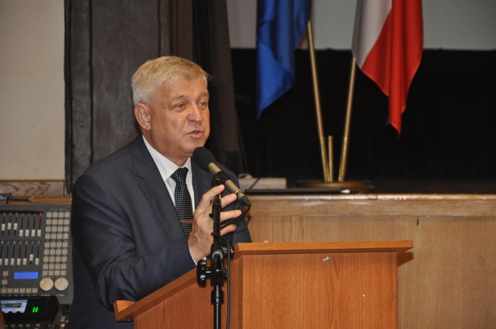 Burmistrz podczas przemówienia.