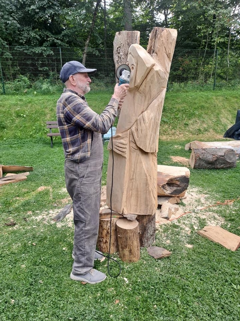 Podczas pracy nad rzeźbą