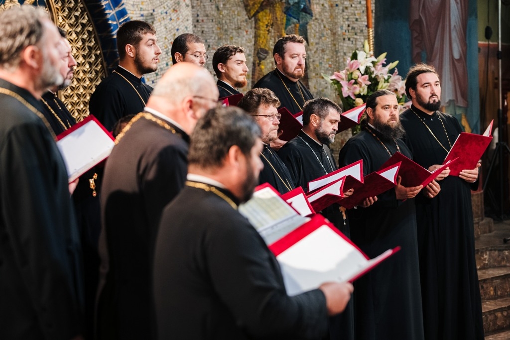 występ chóru duchowieństwa