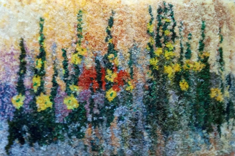 Kolorowe kwiaty na jasnym tle.