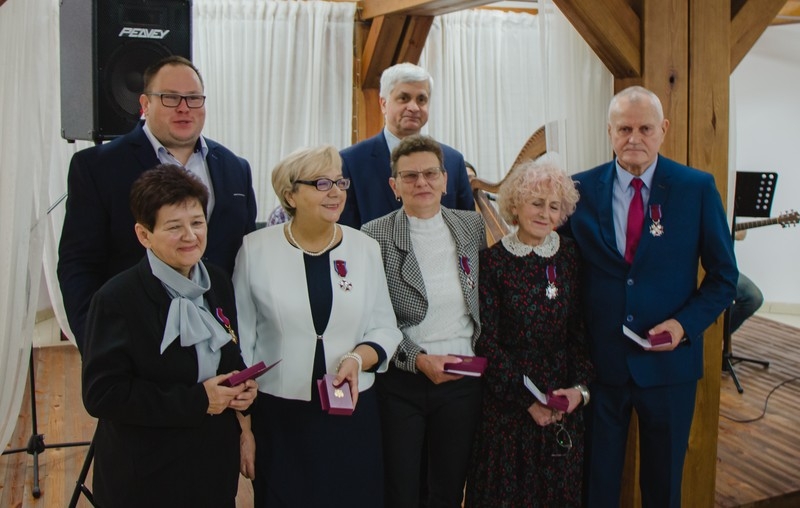 Osoby uhonorowane odznaczeniem wraz z wojewodą