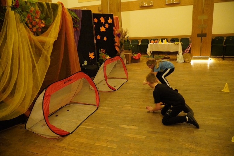 Jesienne zabawy dzieci