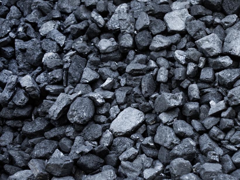 czarne kawałki węgla