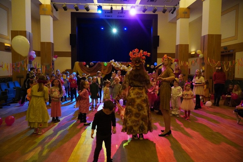 bal przebranych dzieci