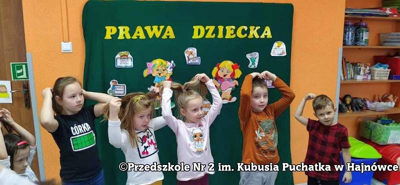 Dzieci podczas zajęc z okazji Międzynarodowego Dnia praw Dziecka.