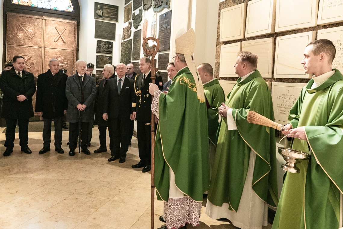 goscie przybyli na uroczystość odsłonięcia tablicy