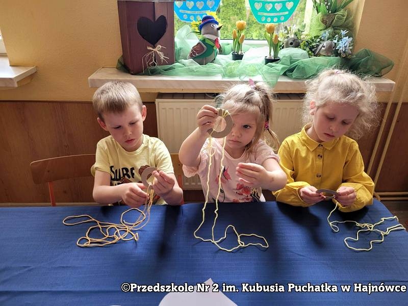 Dzieci realizują projekt